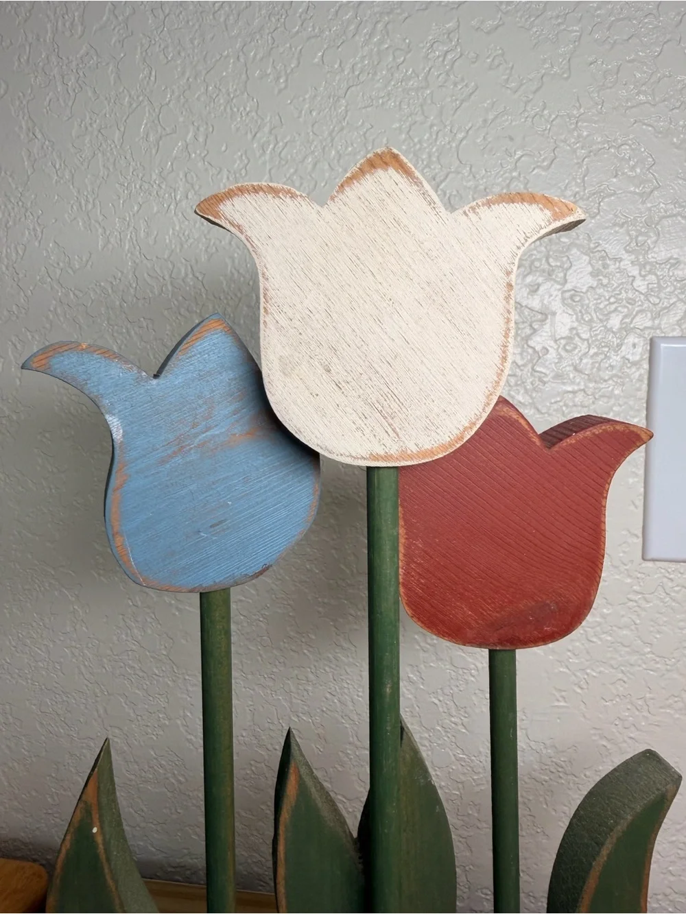 Vintage 90’s Rustic Wooden Tulip Trio Decor Red White Blue Grandma Cottage EUC